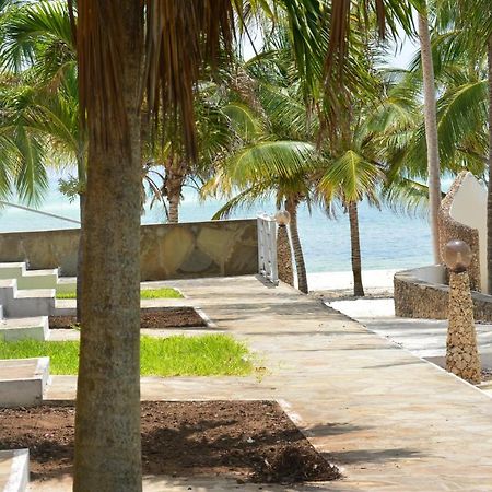 Twiga Beach & Spa Watamu Exterior photo